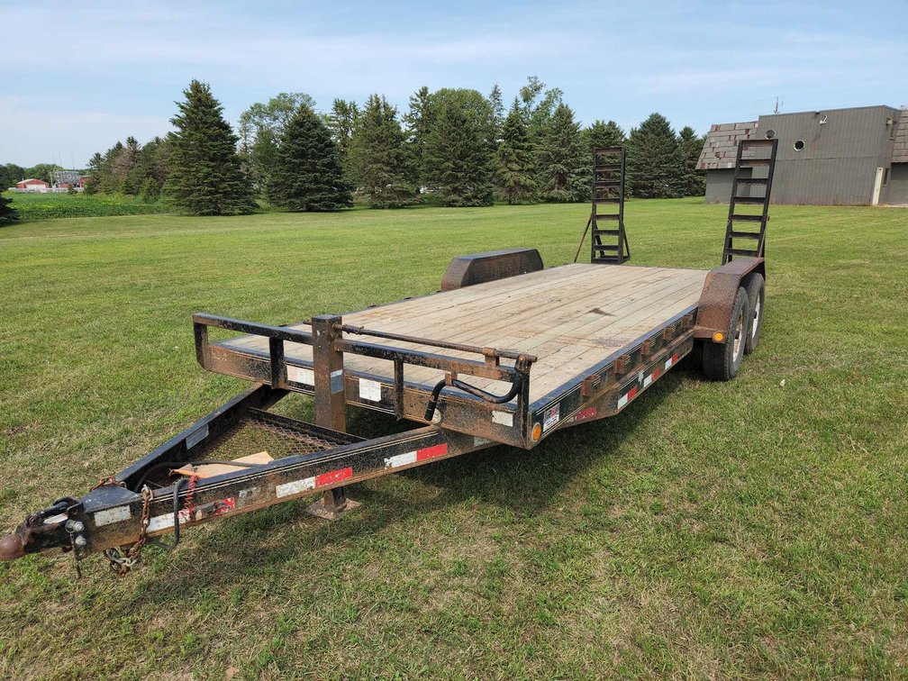 2018 PJ 20' EQUIPMENT TRAILER W/7K AXLES, FOLDUP RAMPS, LIGHTS & BRAKES WORK