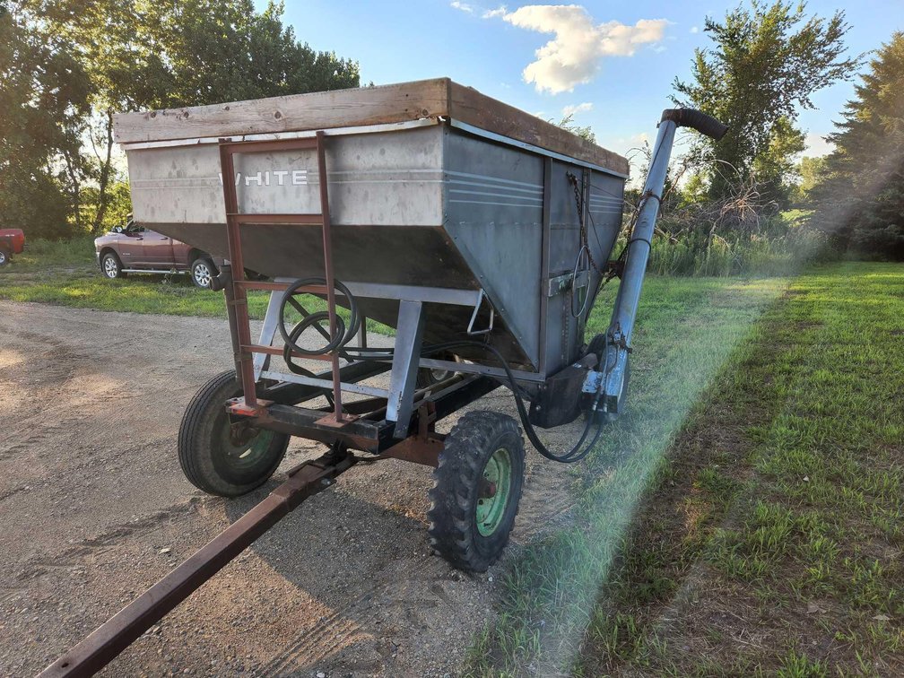 GRAVITY BOX W/HYD SEED AUGER & MN GEAR