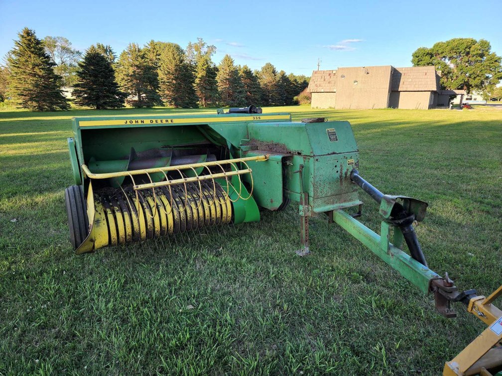JD 336 SQUARE BALER