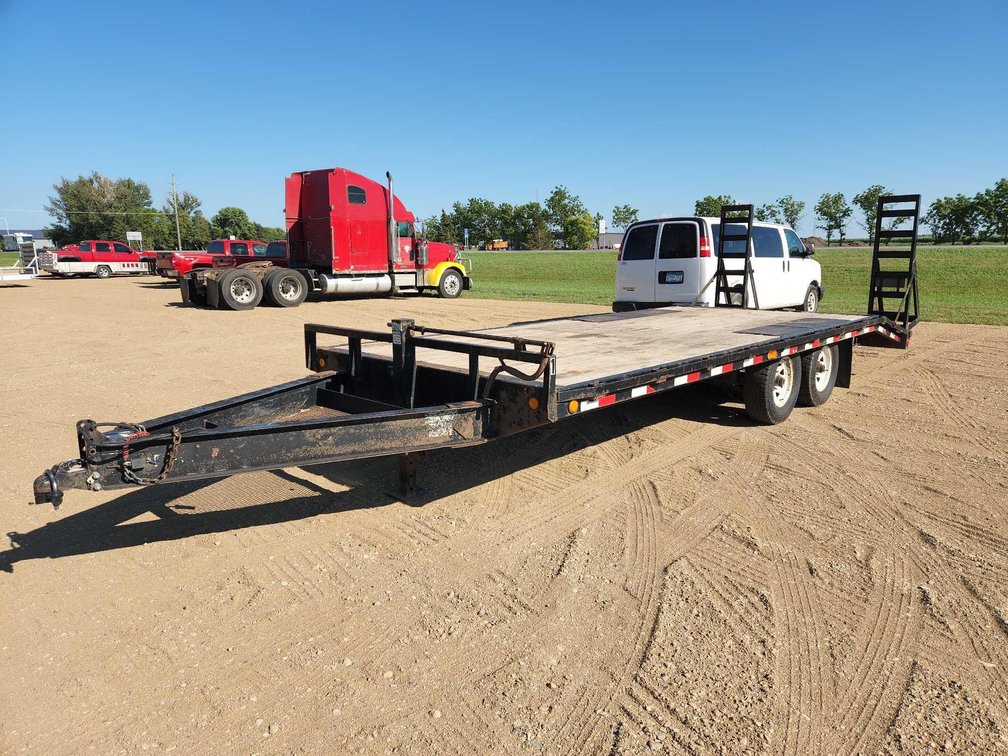2007 PJ 20' DECKOVER TRAILER W/2-7K AXLES AND FOLD UP RAMPS