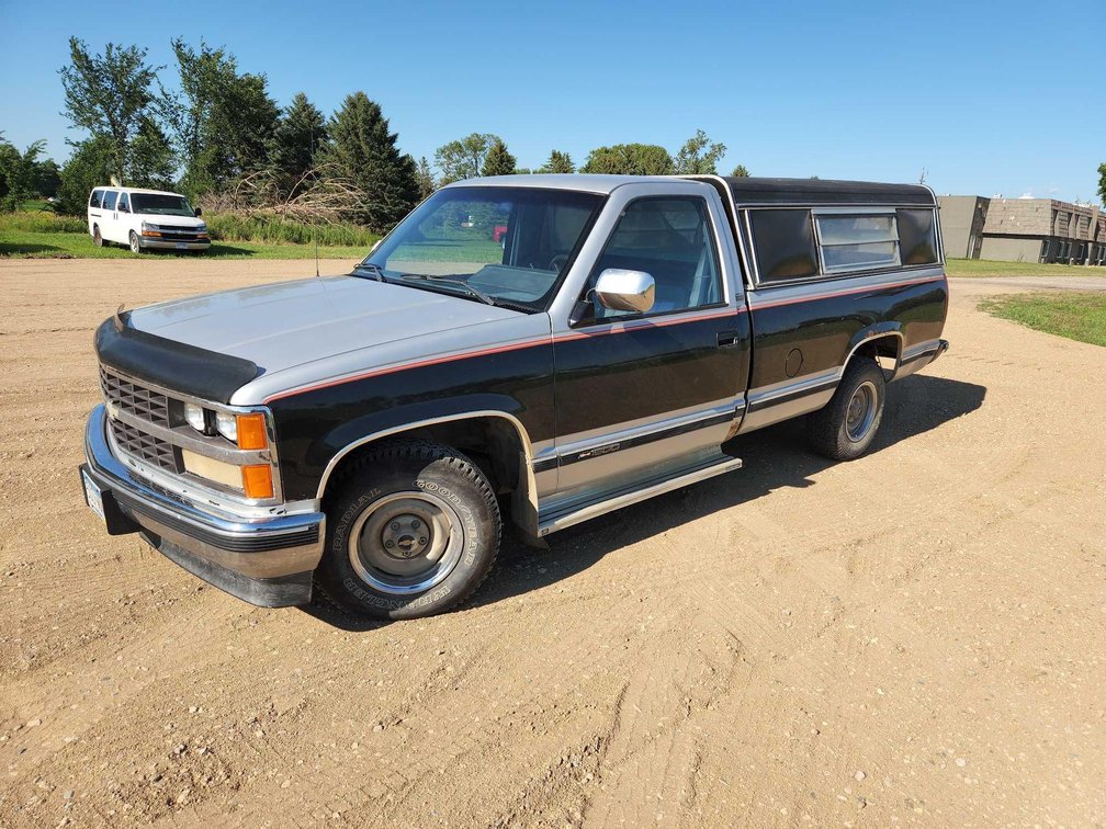 1989 CHEVROLET PICKUP W/TOPPER 2 WD FROM LOCAL ESTATE