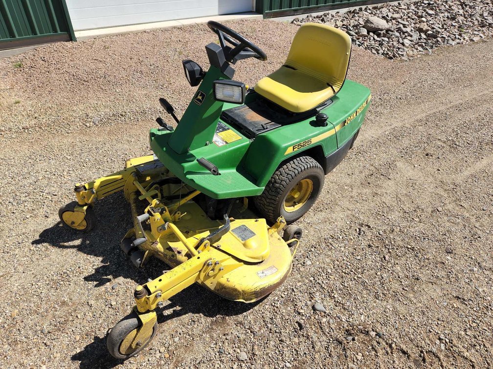 JD F525 FRONTDECK LAWNMOWER W/46" DECK