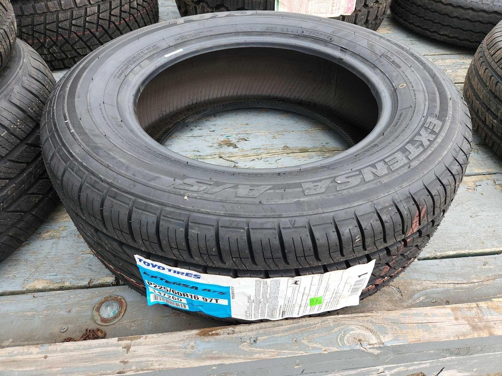 TOYO P225/60R16 NEW