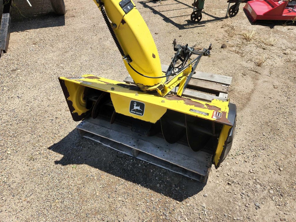 JD 42" SNOWTHROWER 