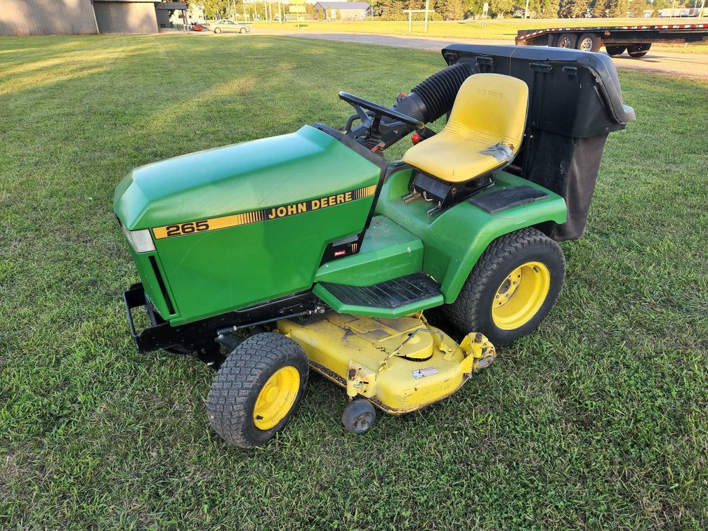 JD 265 GARDEN TRACTOR W/BAGGER & 48" DECK