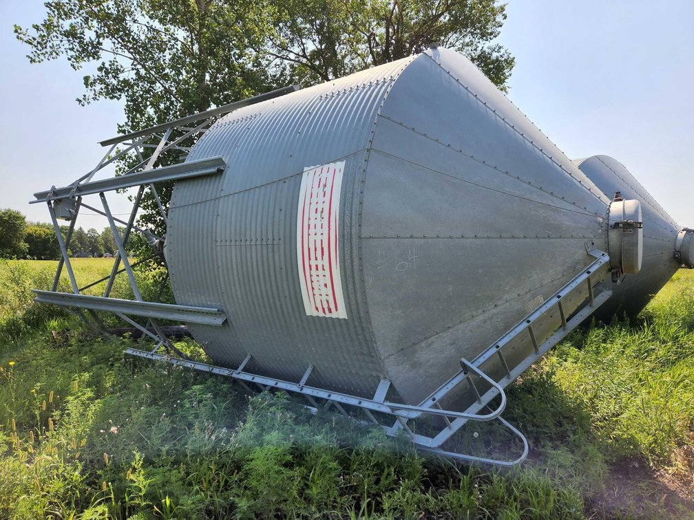 CHORE TIME 29 TON FEED/BULK OR HOLDING BIN 