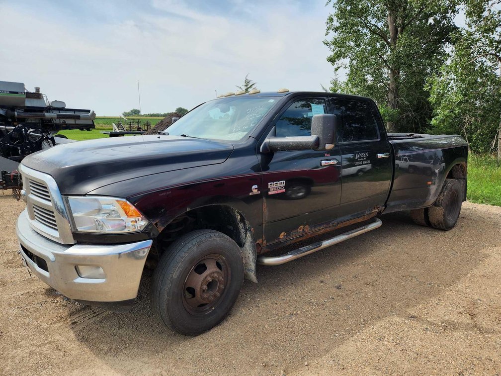 2011 DODGE 3500 DIESEL 4X4 DUALLY W/BAD MOTOR 494,352 MILES