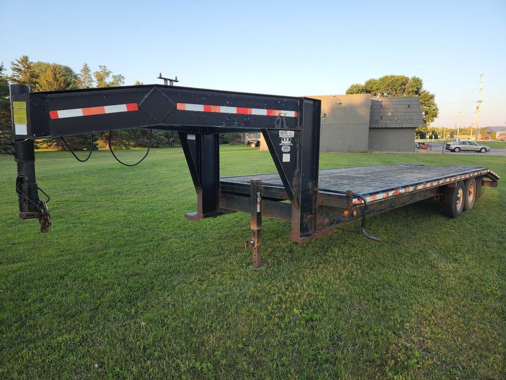 2002 B&B GN FLATBED 25' W/RAMPS (LIGHTS/BRAKES NOT TESTED)