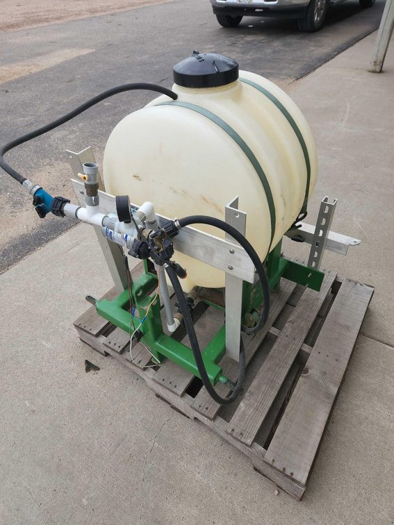 3PT SPRAYER W/25 GALLON TANK AND BOOMLESS NOZZLES 