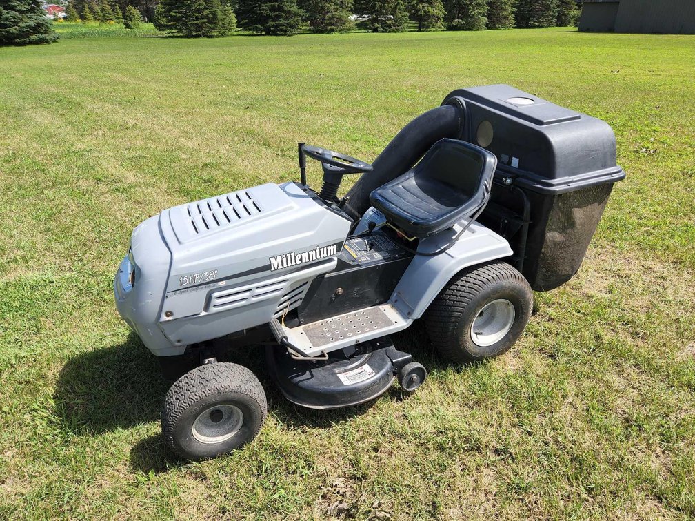 MTD MILLENNIUM 38" RIDING MOWER W/BAGGER, RUNS, DRIVES & MOWS