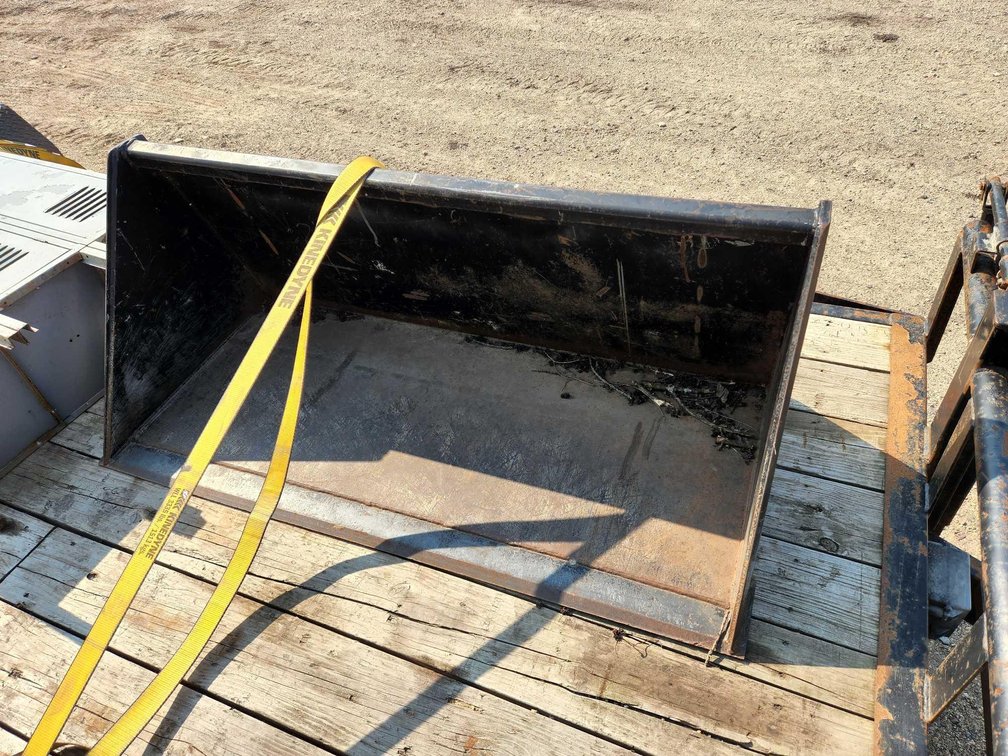 60" SKIDLOADER BUCKET QUICK-TACH