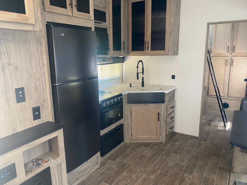 2022 Arctic Wolf Cherokee 287BH 5th Wheel Camper