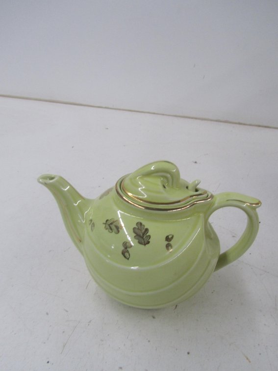 Hall 6-Cup Tea Pot