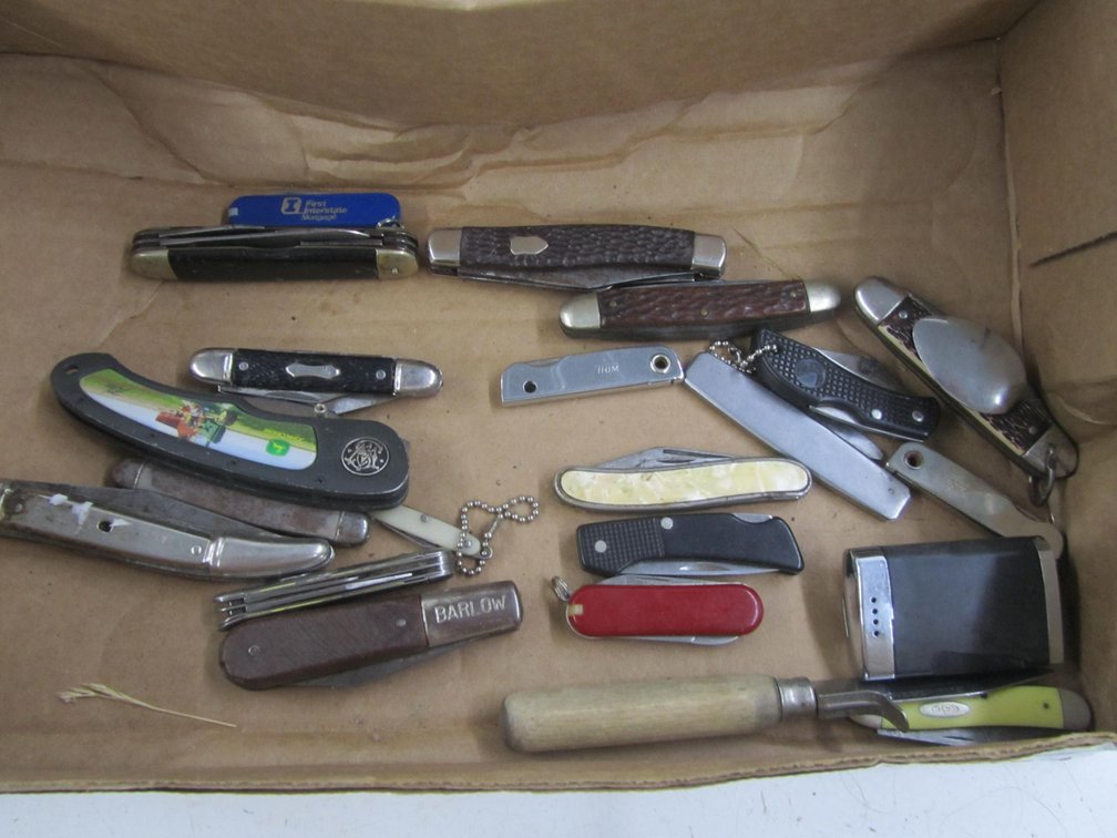 Flat Of Assorted Pocket Knives