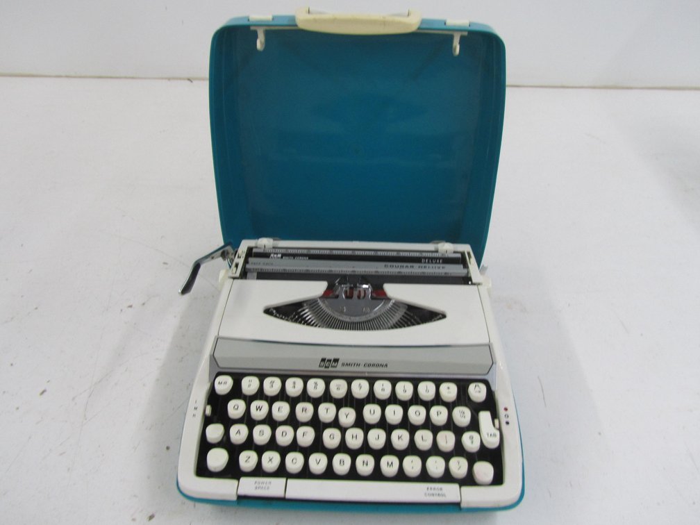 Smith-Corona Cougar Deluxe Typewriter