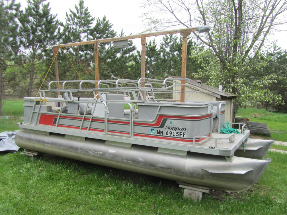 1987 Sanpan 20' Pontoon