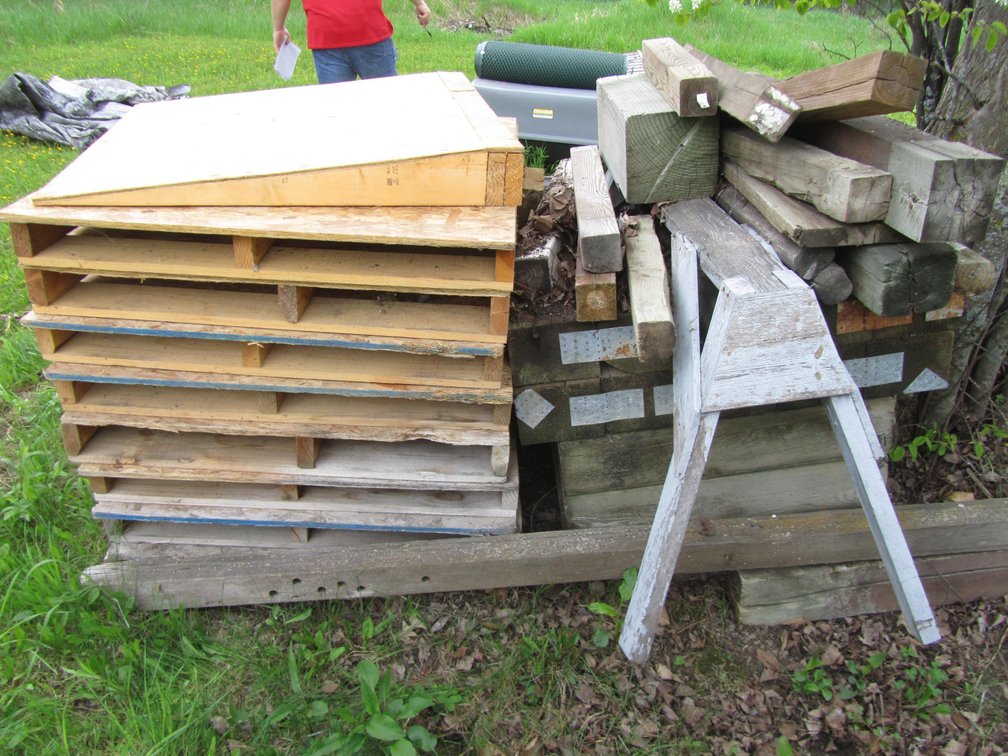 Lot Of Palets, Lumber Pieces And More