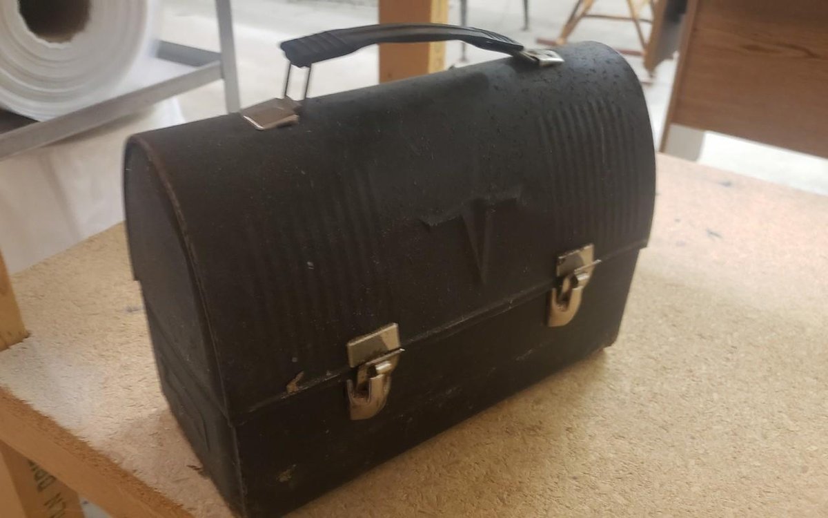 Tin lunch box
