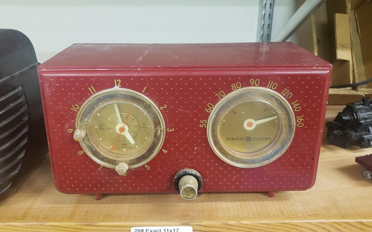 Vintage Red radio