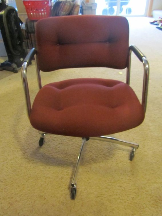 Swivel Rolling Chair