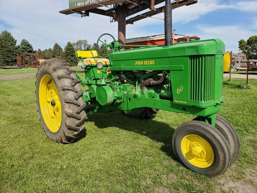 JD 60 TRACTOR W/POWER STEERING & 3 POINT/NARROW FRONT RUNS GREAT