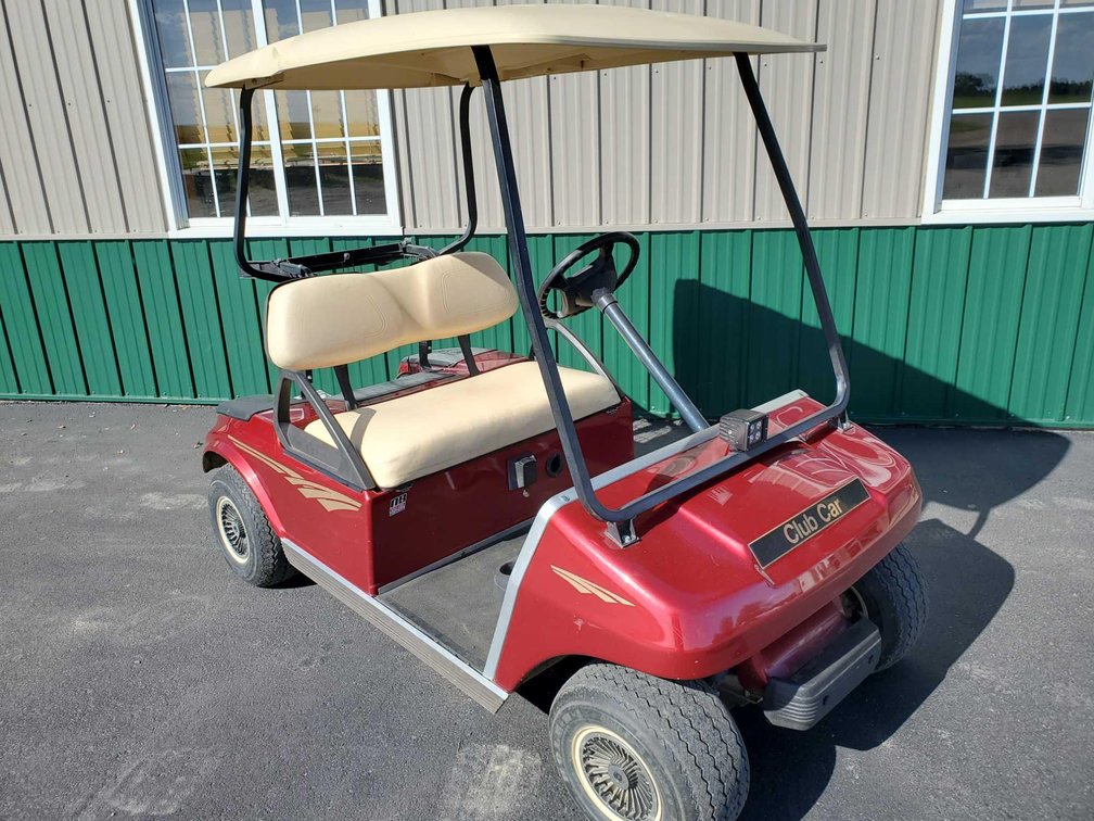CLUB CAR DS 48 VOLT ELECTRIC GOLF CART W/CHARGER, RUNS AND DRIVES GOOD