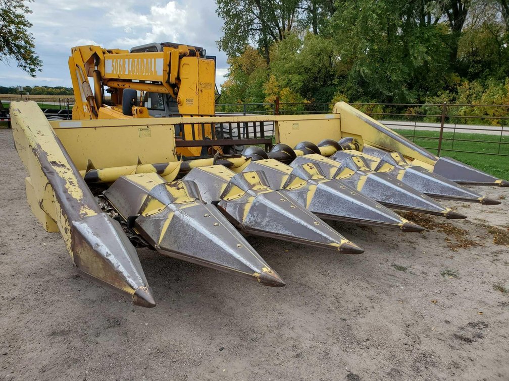 NEW HOLLAND 6 ROW 30" CORN HEAD (FITS TR75-TR99)