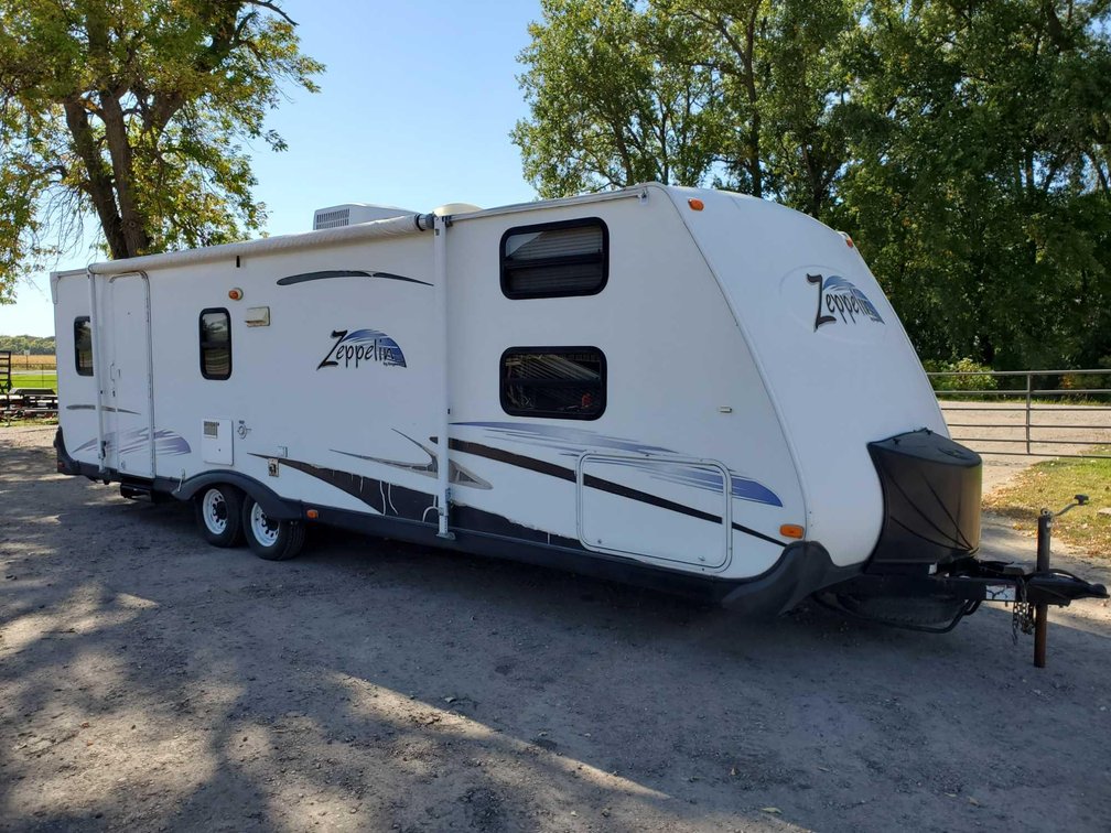 2005 ZEPPELIN 30FT BUNKHOUSE CAMPER W/2 SLIDEOUTS *JUST WINTERIZED/OWNER STATES EVERYTHING WORKS*