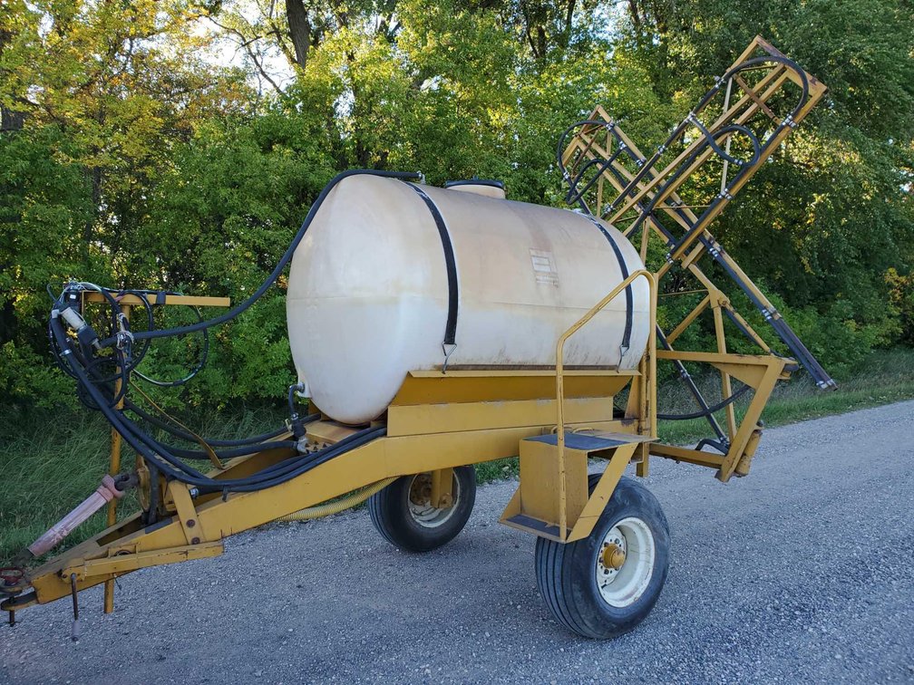 AG-CHEM 500 GALLON SPRAYER, PULL TYPE W/40' BOOMS/PTO PUMP/CONTROLS