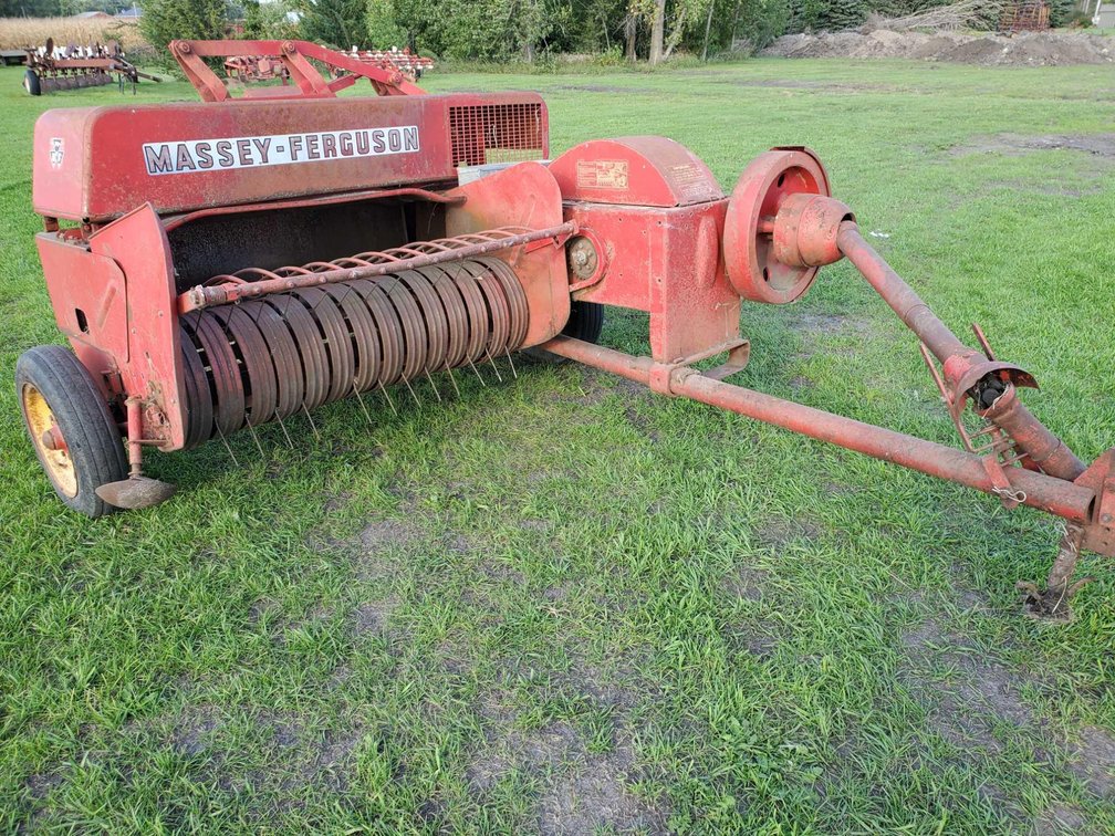 MASSEY-FERGUSON #10 SQUARE BALER