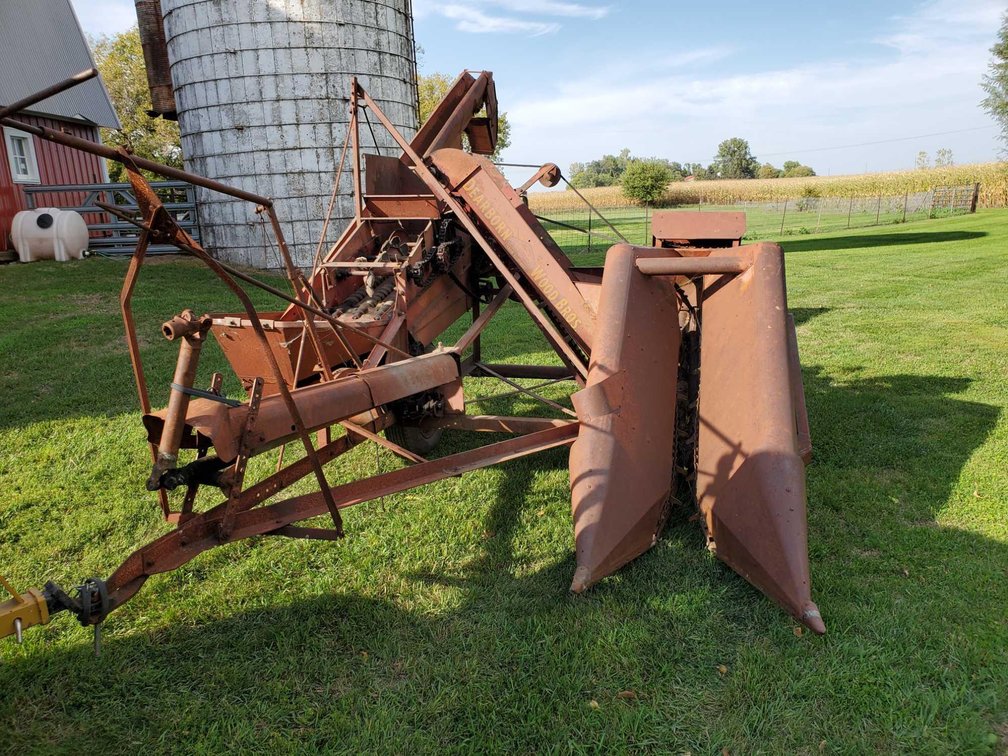 DEARBORN/WOODS BROS. SINGLE ROW CORN PICKER IN WORKING CONDITION (PICKED CORN 2 YEARS AGO)