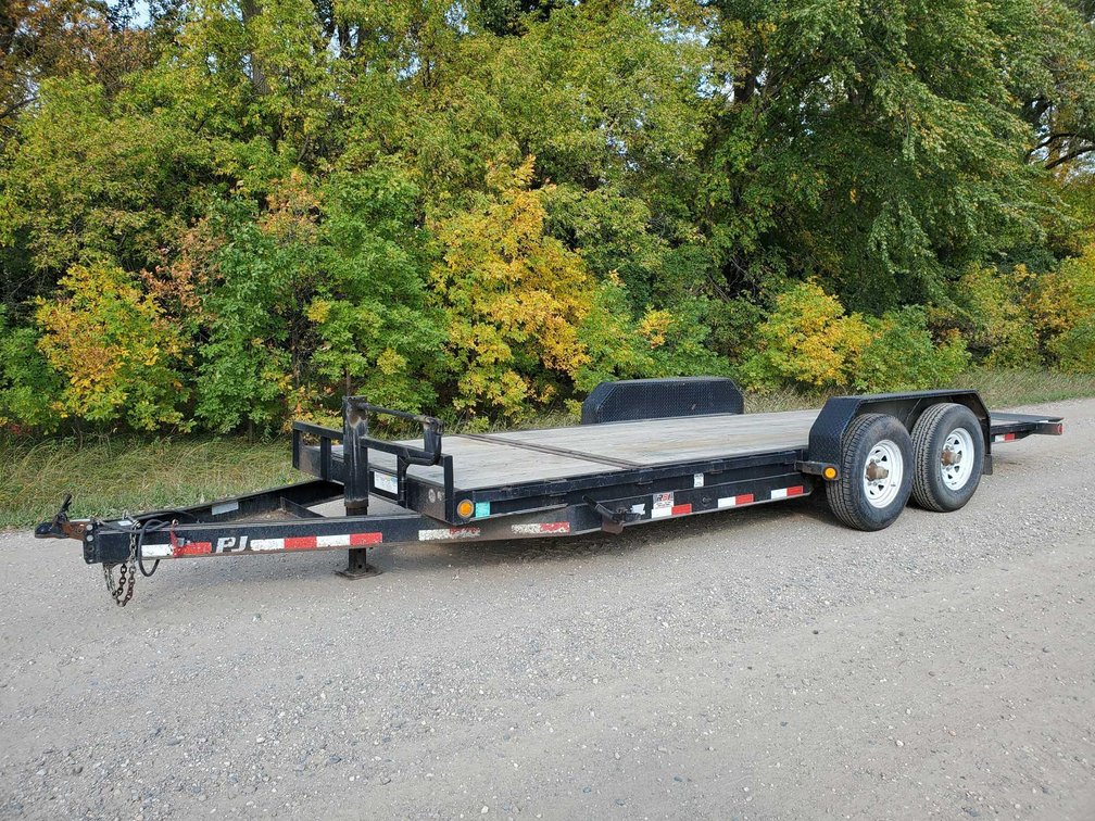 2013 PJ 20' SPLITBED TILT TRAILER W/2-7,000 LB. AXLES AND L.E.D LIGHTING (LIGHTS & BRAKES TESTED)