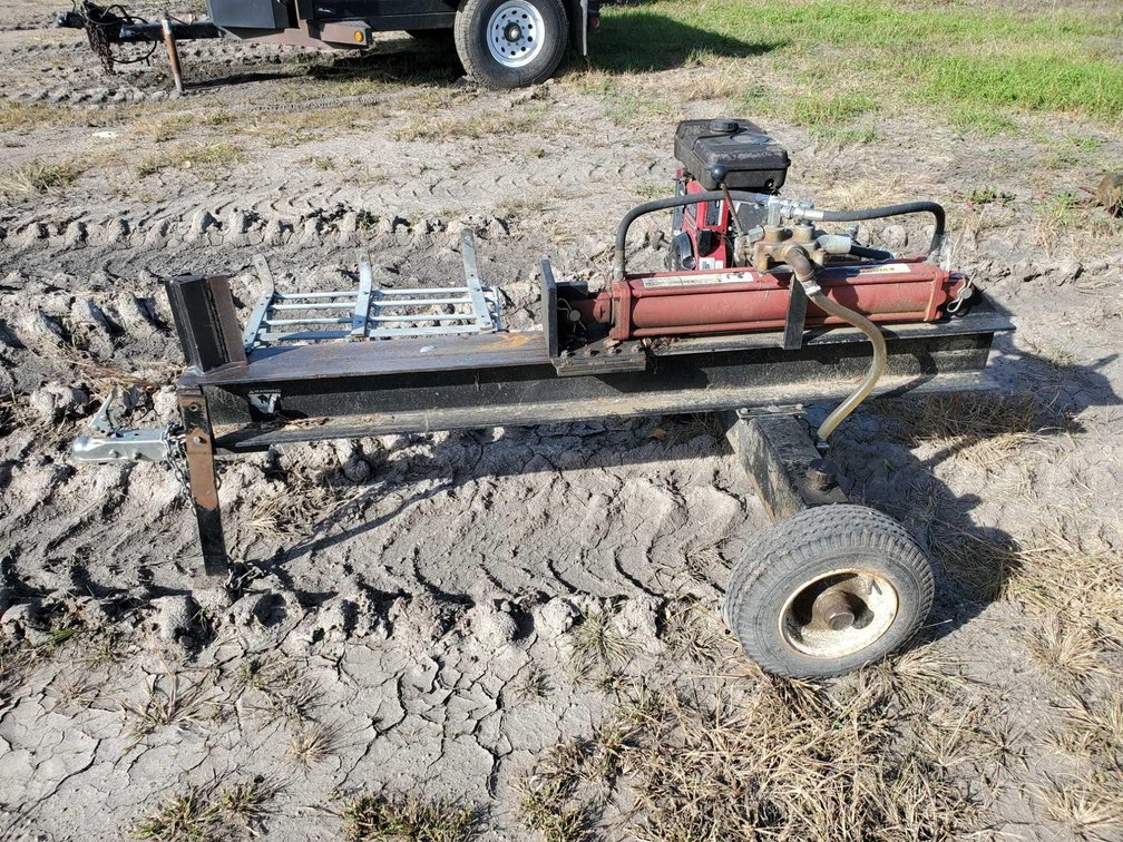 LOG SPLITTER PULL TYPE W/BRIGGS ENGINE 