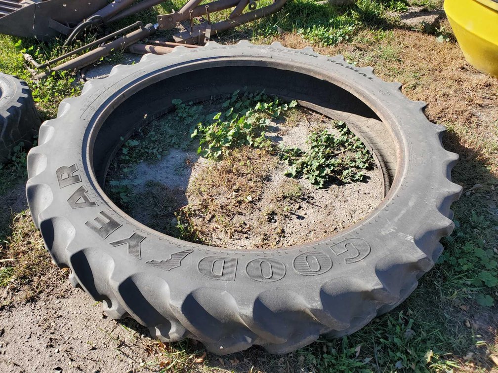 1.  320/90R54 TRACTOR TIRE