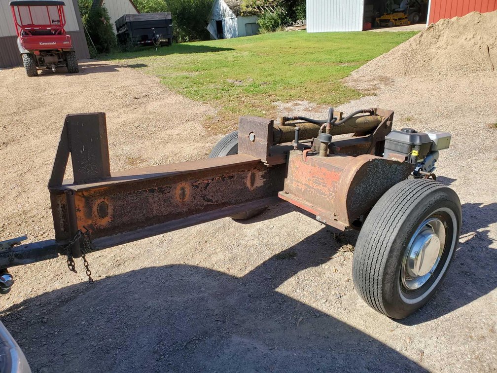 GAS POWERED LOG SPLITTER HEAVY DUTY W/BRIGGS MOTOR (NEW CARB, RUNS GOOD)