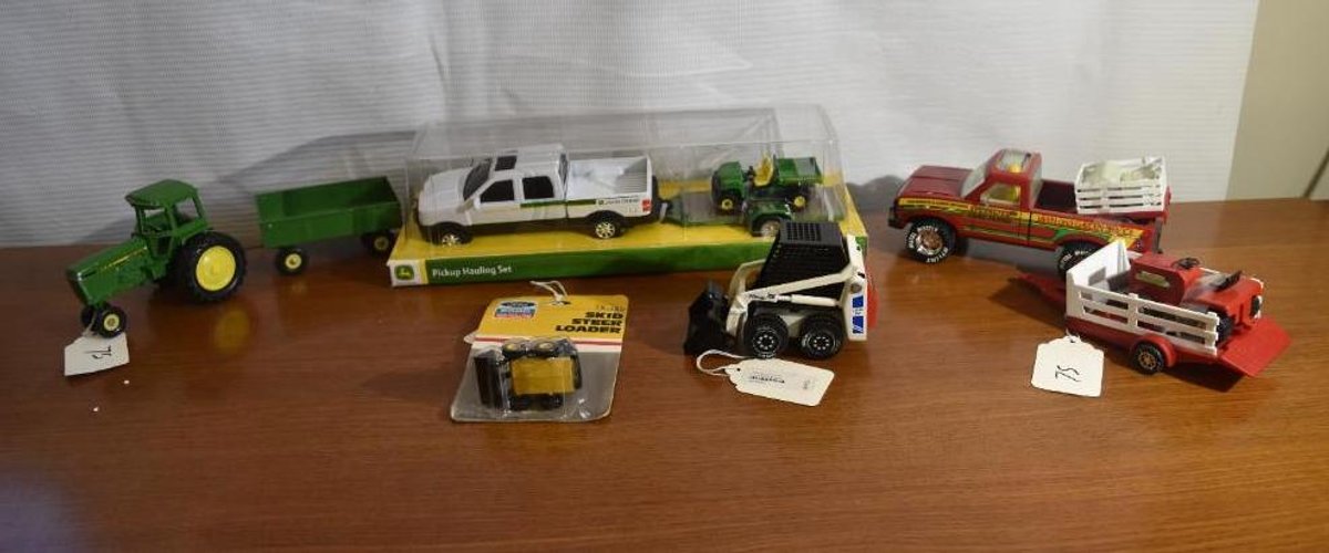 John Deere Hauling Set With Gator on the Trailer, Nylint Pickup Lawn and Garden Set with Mower Trailers