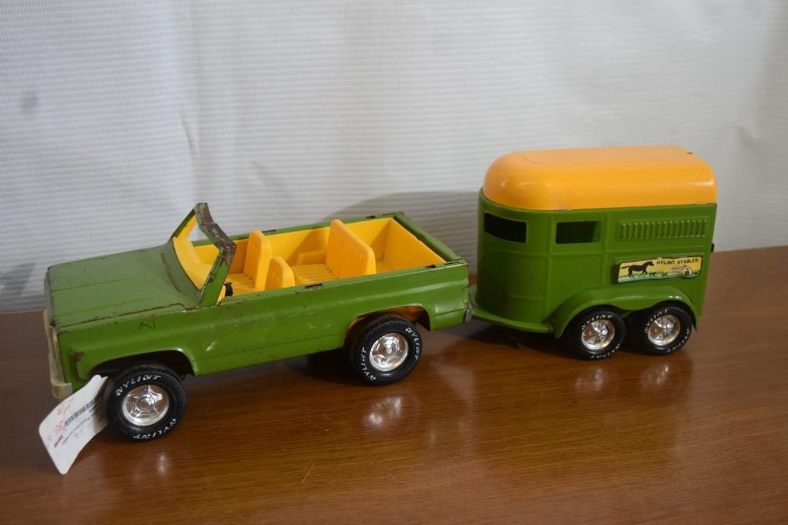 NY lint Blazer With (2) Horse Trailer