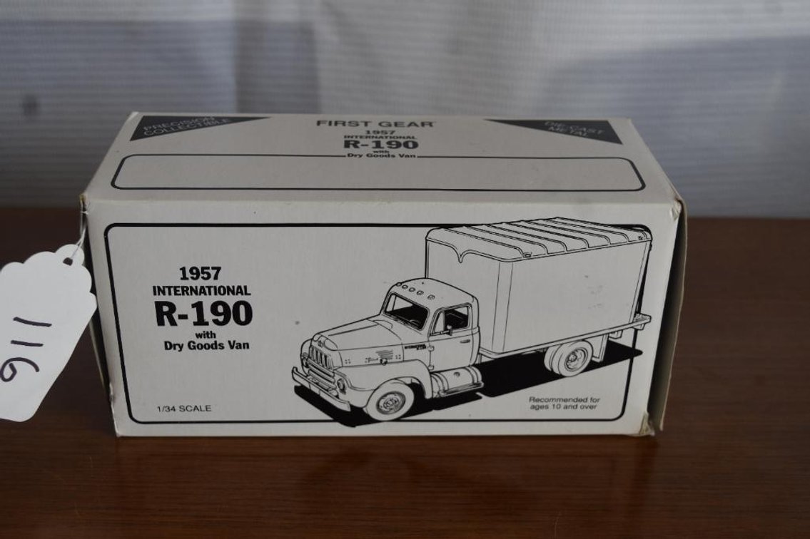 1/34 Scale 1957 International R-190 Box Truck for Campbell 66 Express NIB By 1st Gear