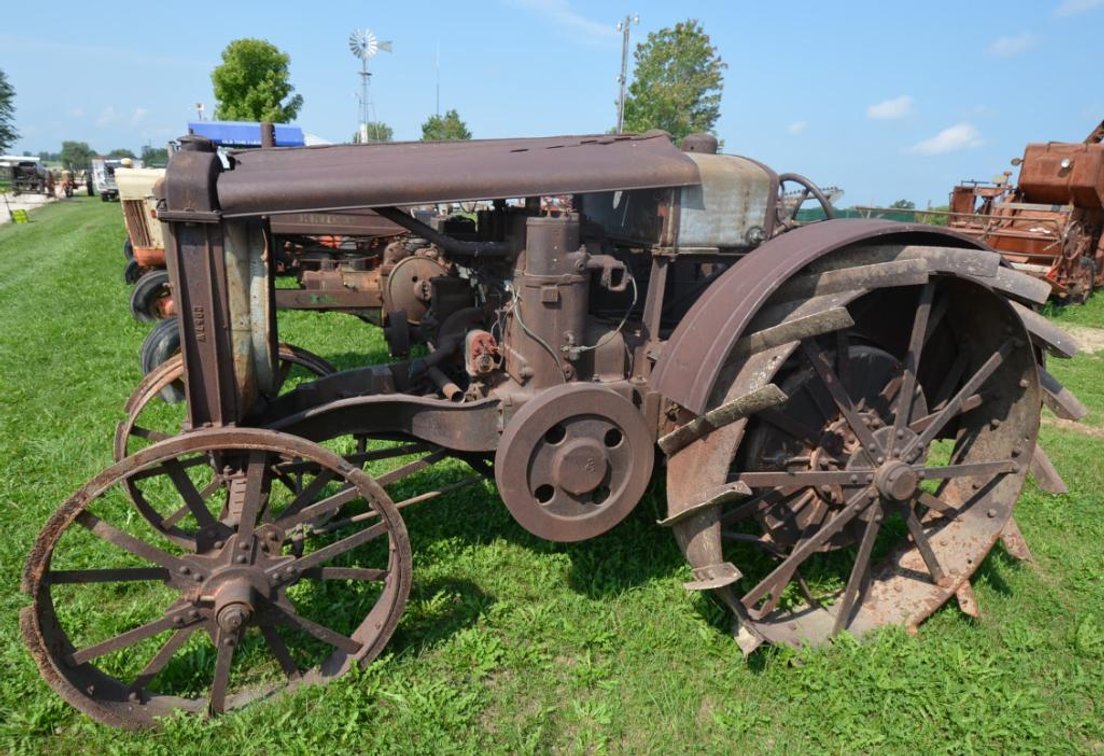17-30 The Minneapolis Cross Tractor On Steel