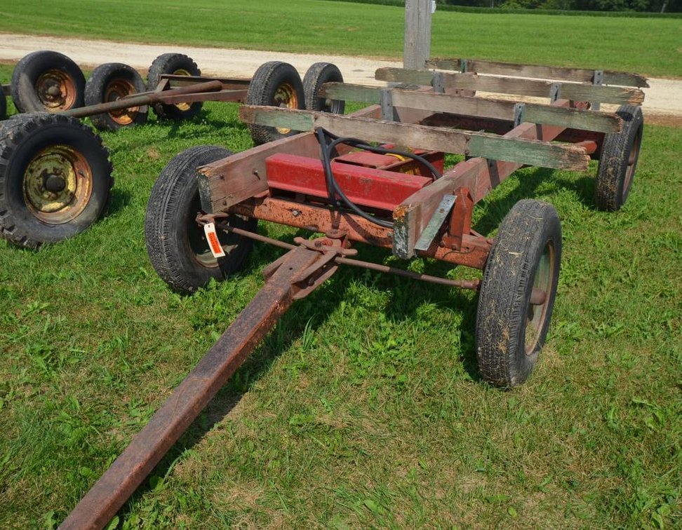 Wagon with Hoist