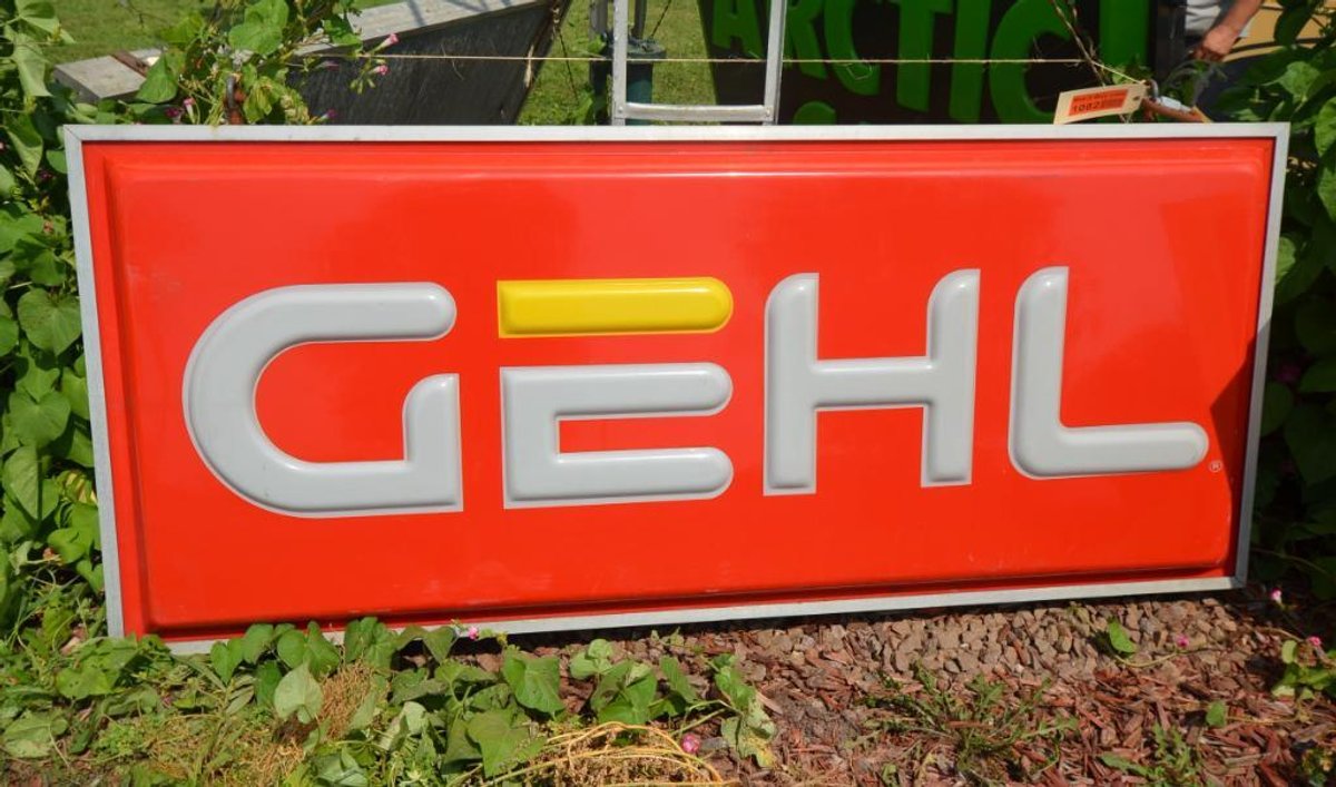 Gehl Sign