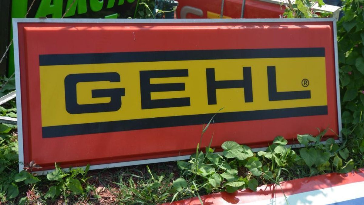 Gehl Sign