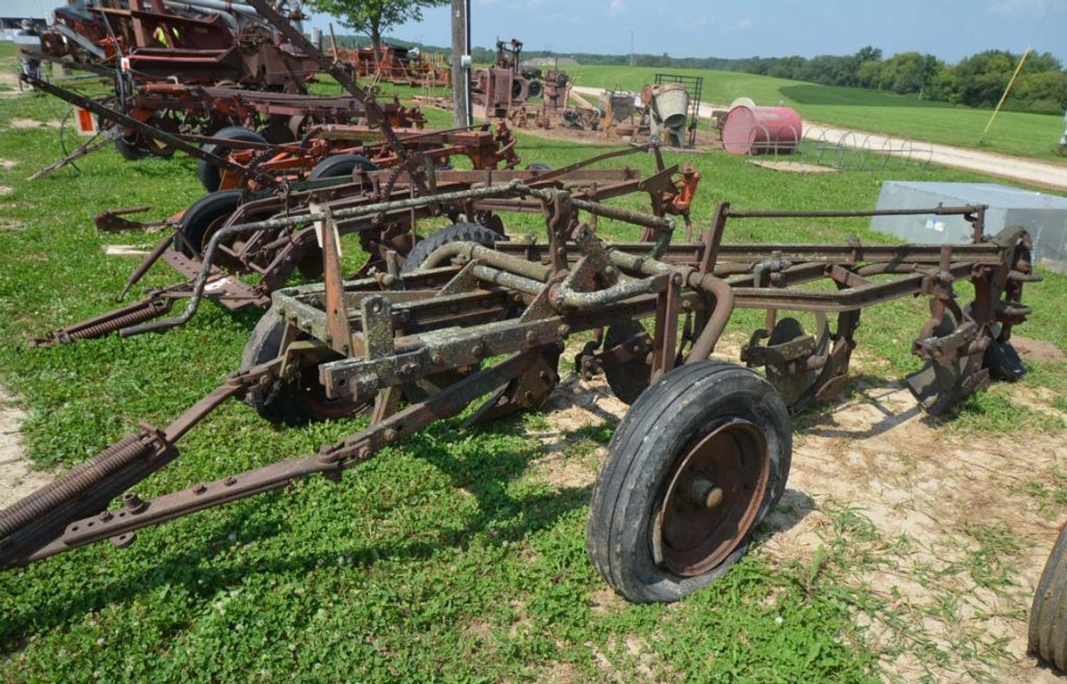 International 4-14 Trailer Plow