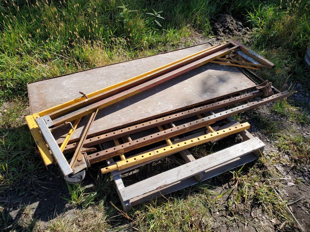 SCAFFOLDING W/ROLLERS