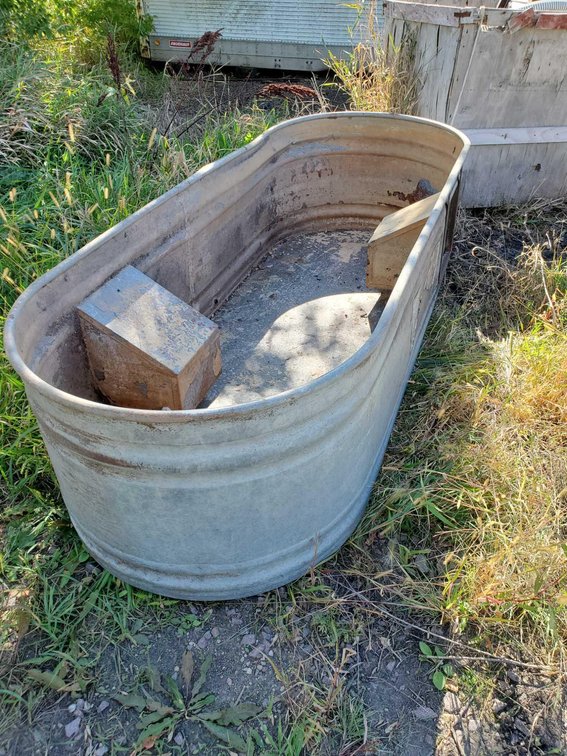 GALVINIZED STOCK TANK
