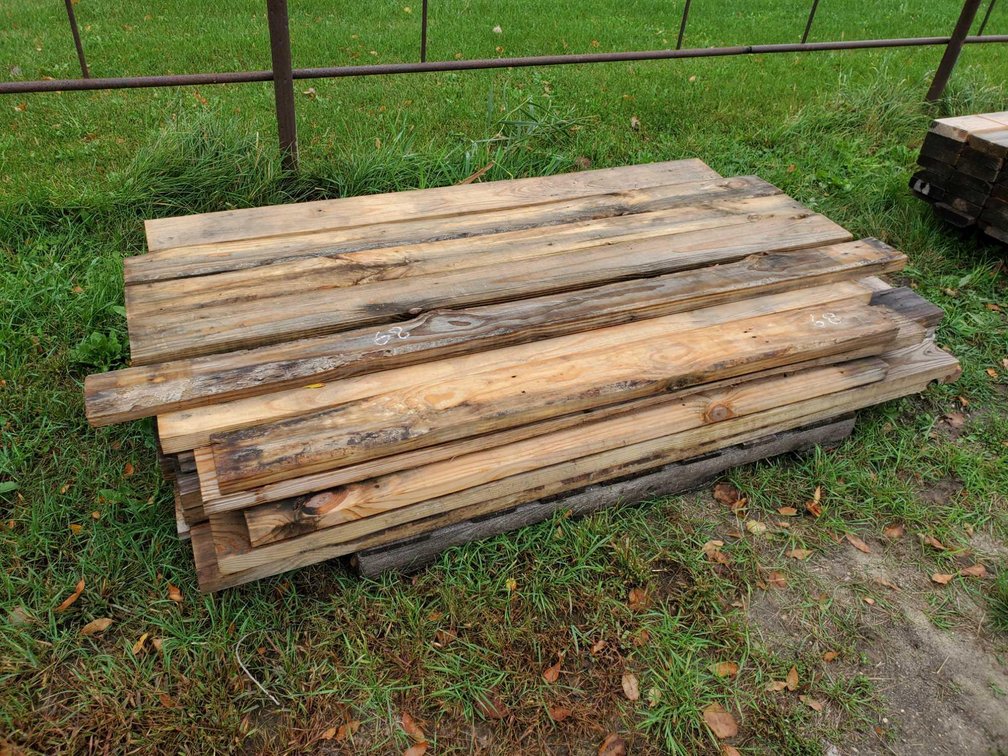 40 PIECES 2"×6" LUMBER 5.5'-6' LONG
