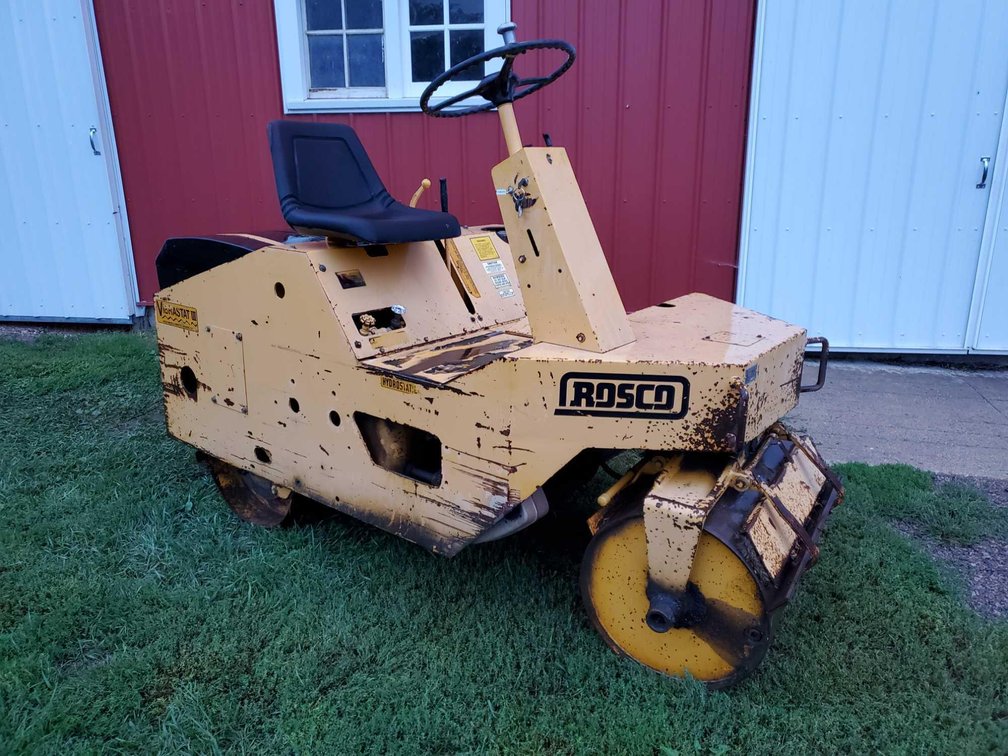 ROSCO RIDE ON VIBRATING PACKER (RUNS & DRIVES GOOD)