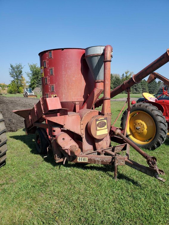 GEHL MIX-ALL GRINDER MIXER (OWNER STATES SHEEDED)