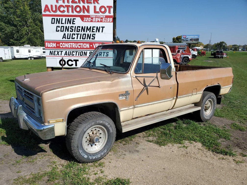 1986 CHEVROLET K30, 4×4, 20K ON GM 6.2 DIESEL & TRANS