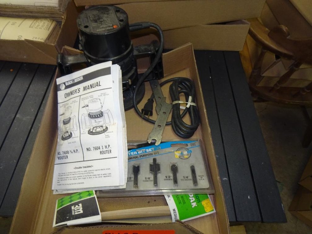 Black And Decker 3/4 Hp Router With Some Bits And Sanding Paper